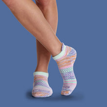 Load image into Gallery viewer, Women's Brush Stripe Ankle Socks