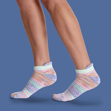 Load image into Gallery viewer, Women's Brush Stripe Ankle Socks