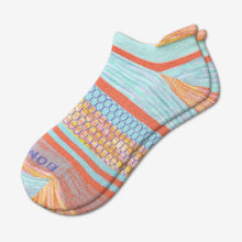 Load image into Gallery viewer, Women's Brush Stripe Ankle Socks