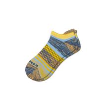 Load image into Gallery viewer, Women's Brush Stripe Ankle Socks