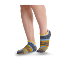Load image into Gallery viewer, Women's Brush Stripe Ankle Socks