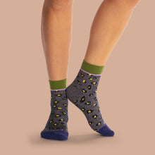 Load image into Gallery viewer, Women's Lightweight Sparkle Leopard Quarter Socks