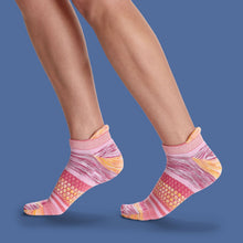 Load image into Gallery viewer, Women's Brush Stripe Ankle Socks