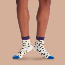 Load image into Gallery viewer, Women's Lightweight Sparkle Leopard Quarter Socks