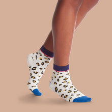 Load image into Gallery viewer, Women's Lightweight Sparkle Leopard Quarter Socks